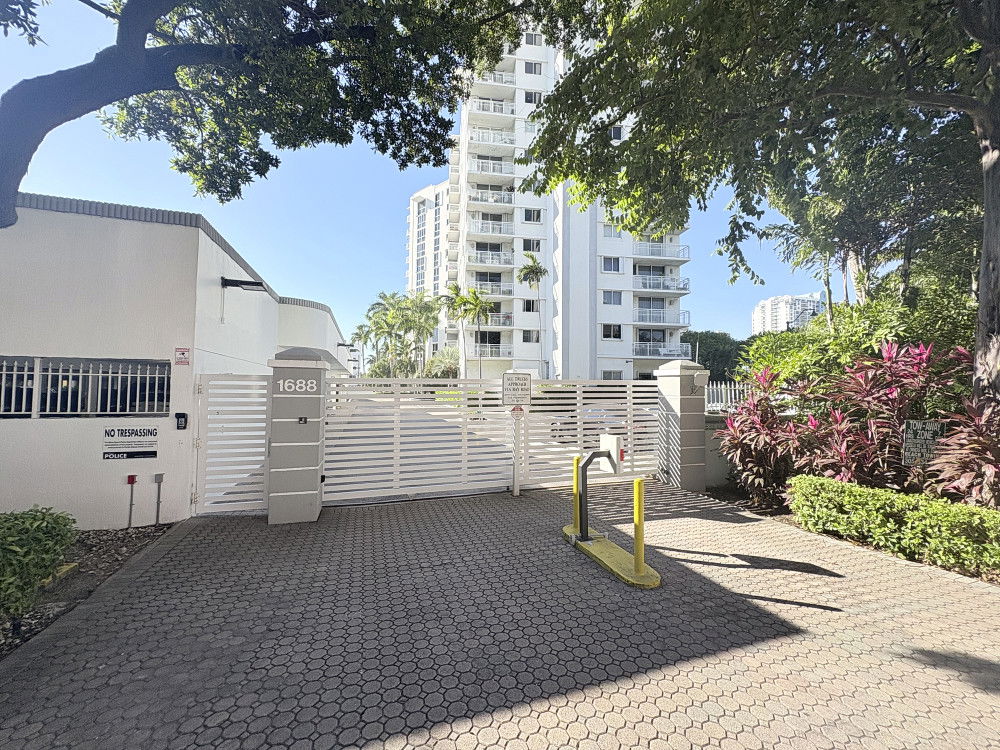 West Bay Plaza Condo photo 3